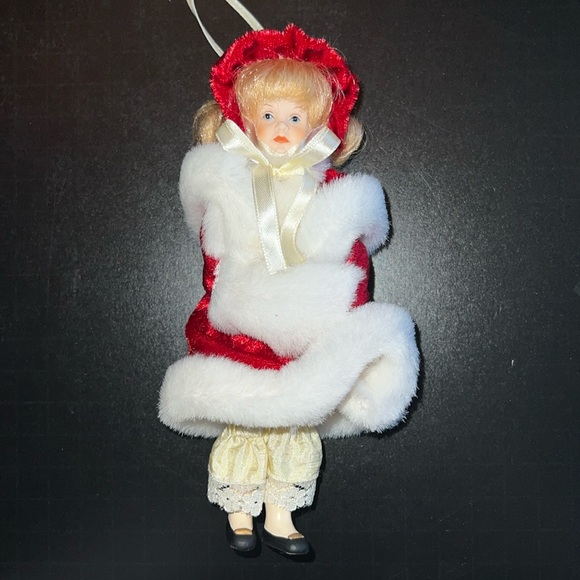 Vintage Kurt Adler porcelain holiday caroller in red velvet w/white fur trim-NWT - Picture 3 of 16